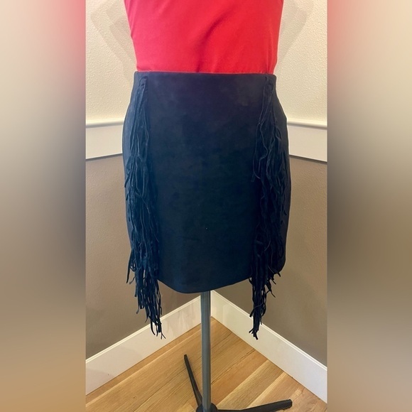Black Faux Suede Mini Skirt Fringe Size Medium Cowgirl Western Career Clubbing - Picture 3 of 12